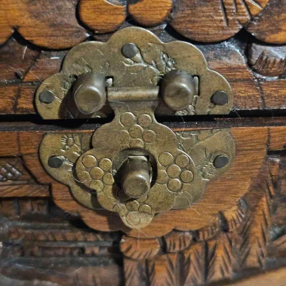 Vintage Intricate Carved Asian Decorative Dresser Jewelry Box Scenic Masculine